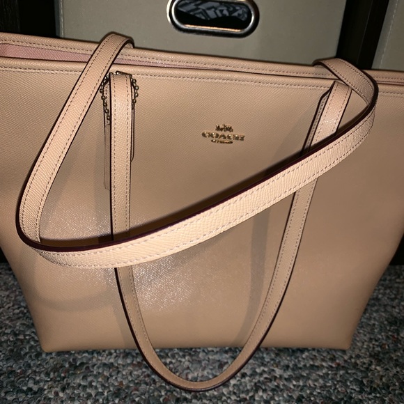 COACH PURSE - Picture 2 of 8